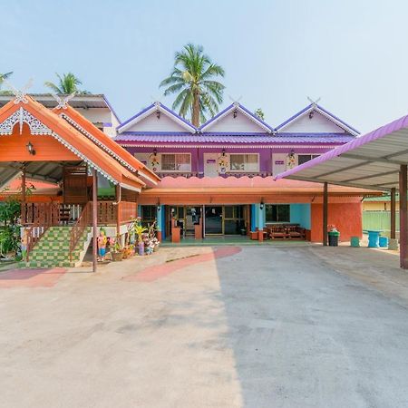 Oyo 712 Baandin Resort Фетчабури Екстериор снимка