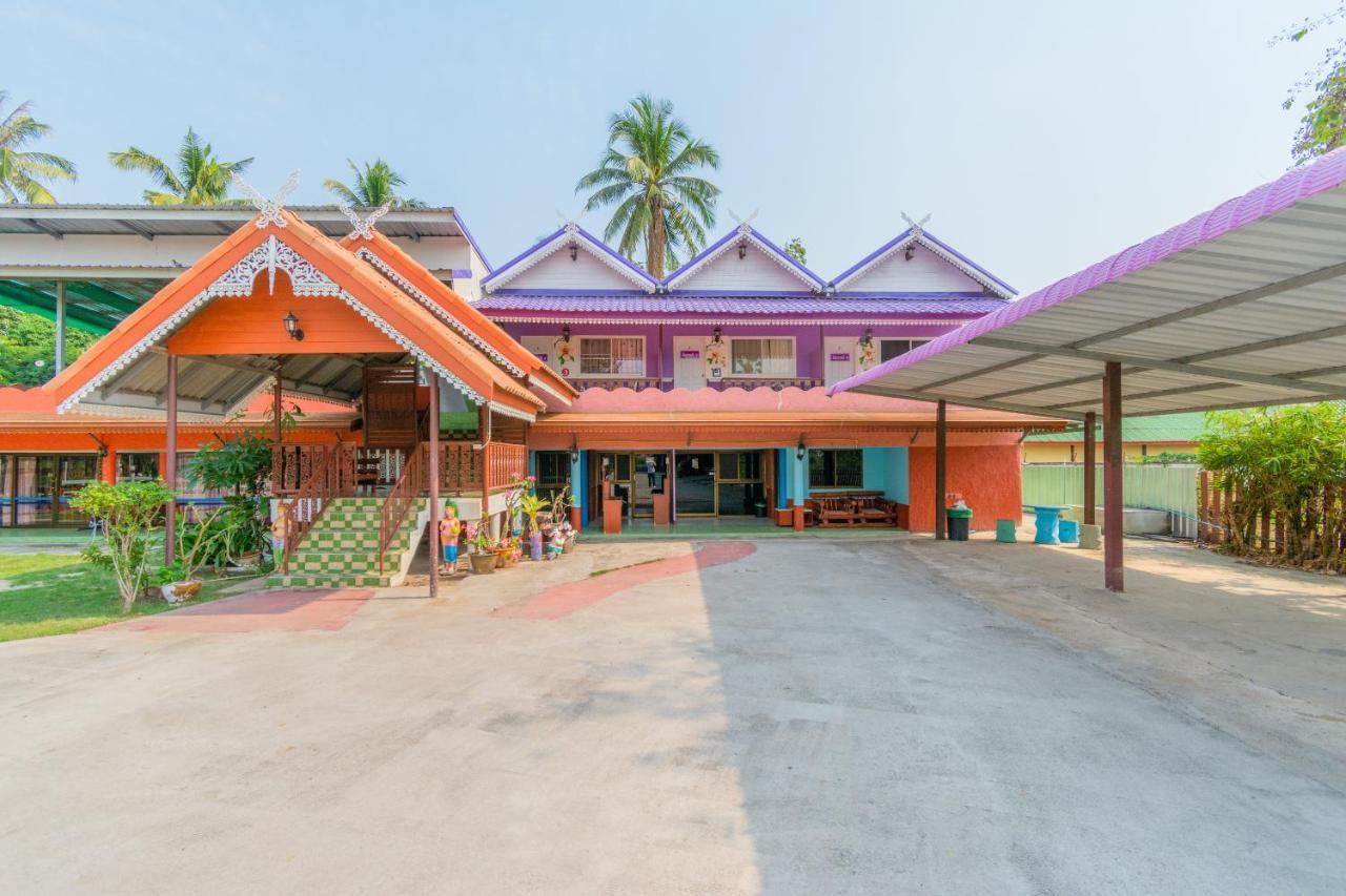 Oyo 712 Baandin Resort Фетчабури Екстериор снимка